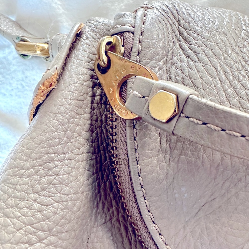 Marc Jacobs - Natasha Crossbody in Cement - Picture 7 of 9